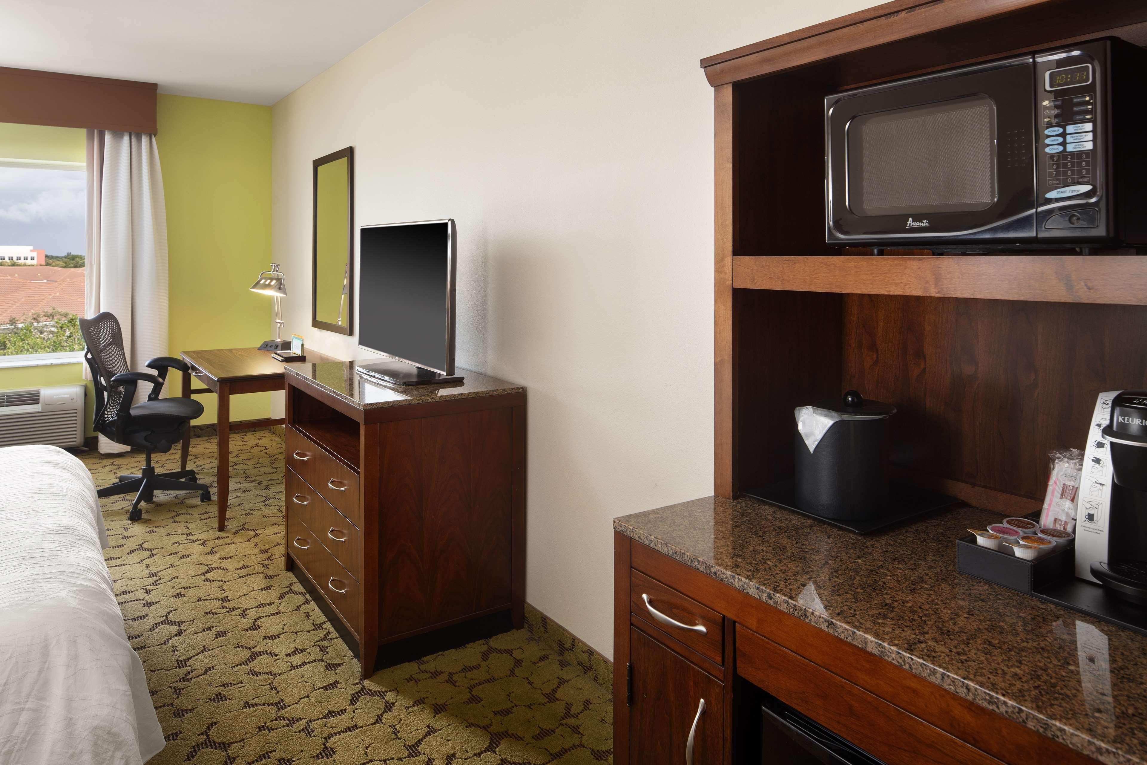 Hilton Garden Inn Boca Raton Buitenkant foto